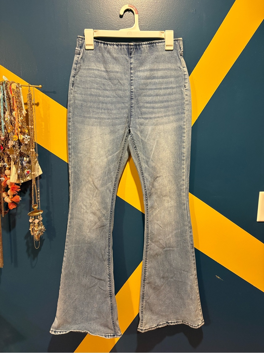 Tinseltown Light Wash High Rise Flare Jeans EUC